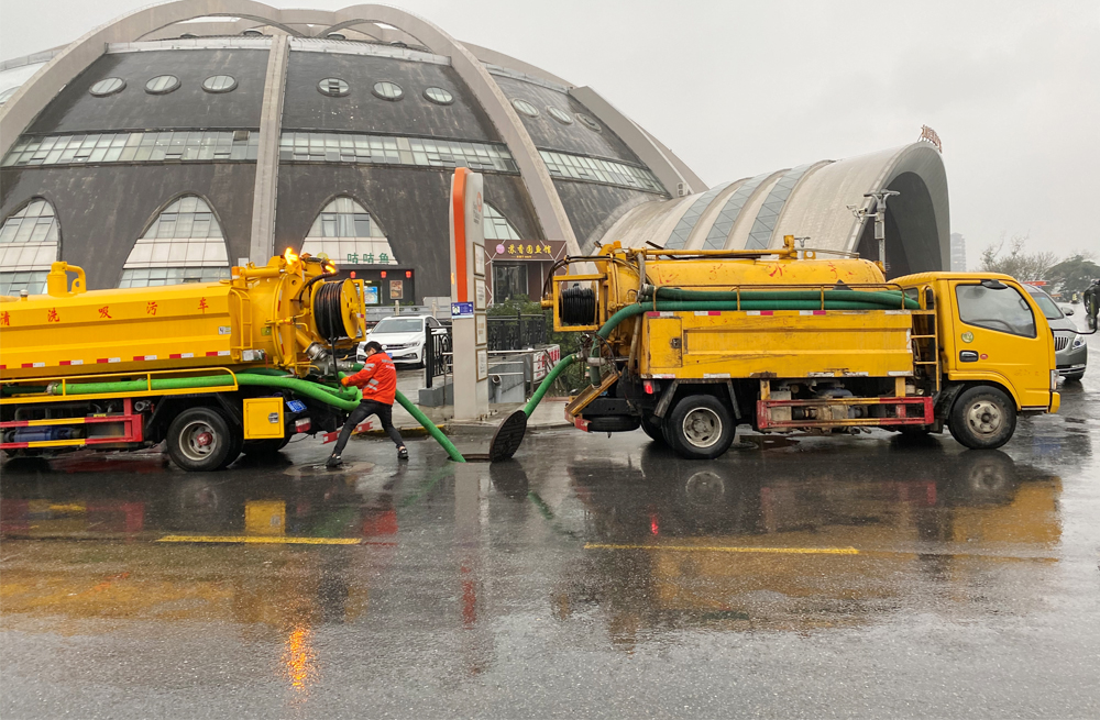 尧安新村商场管道清淤